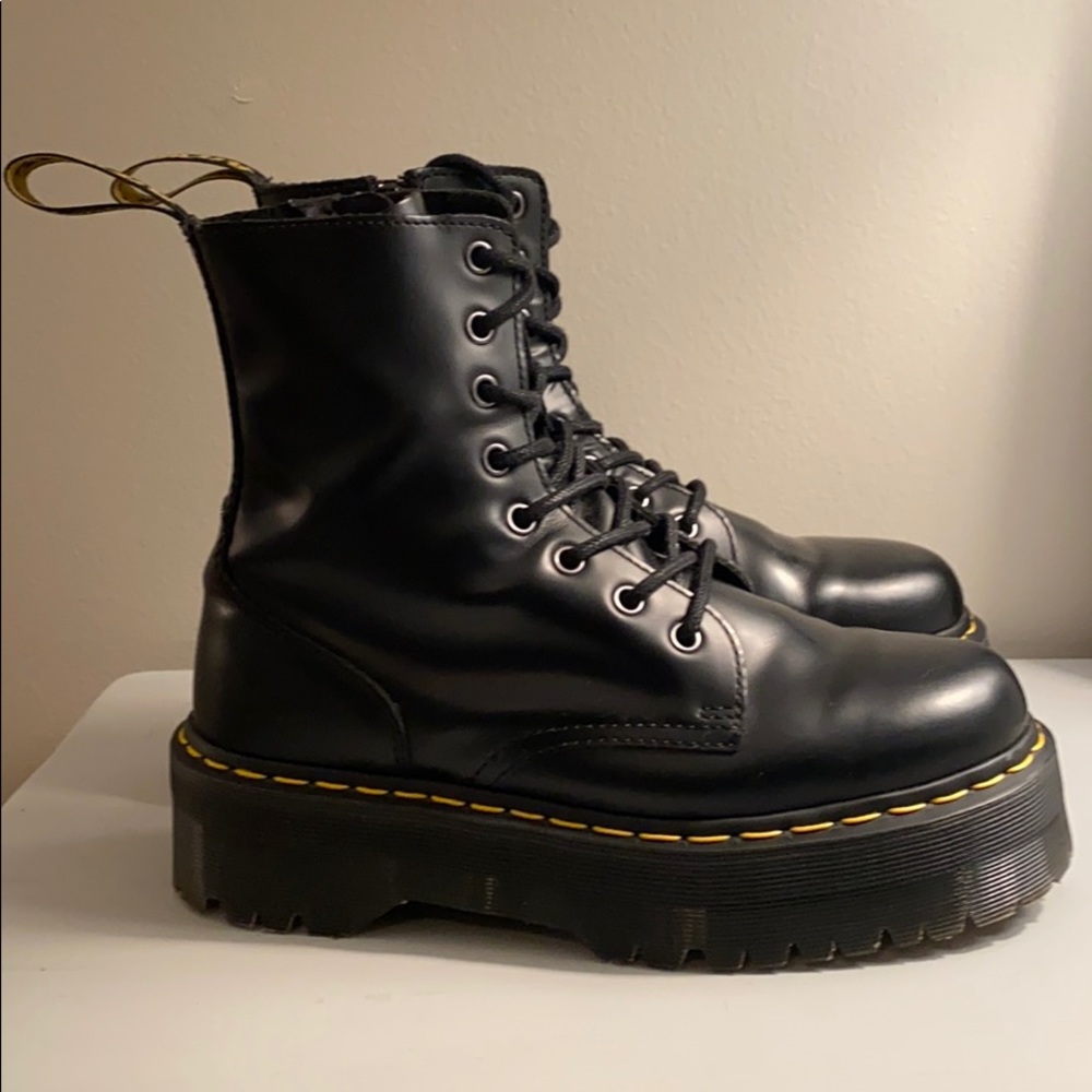 Like NEW Dr. Marten Jadons Boots Size 8